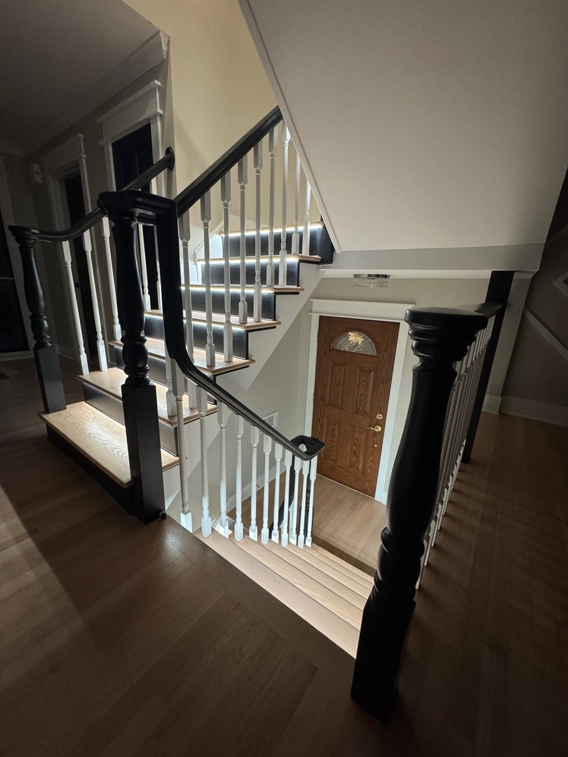 40 Portwine Road Willowbrook, IL 60527 - Photo 5 of 42 a view of entryway