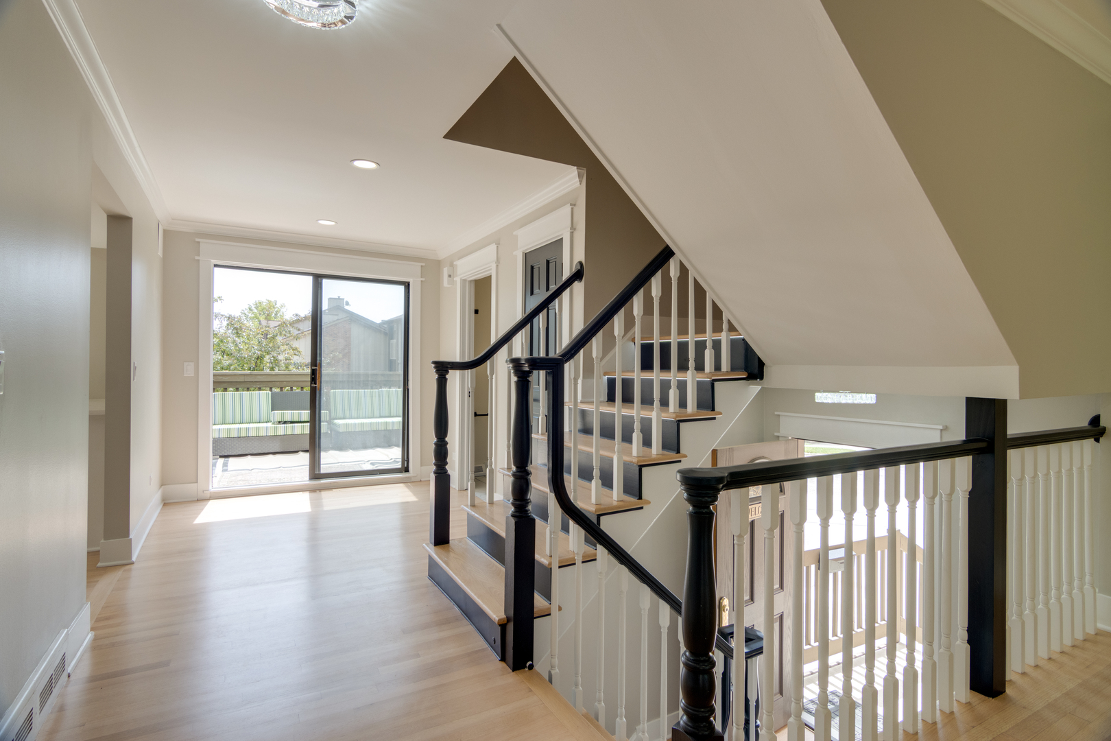 40 Portwine Road Willowbrook, IL 60527 - Photo 10 of 42 a view of an entryway