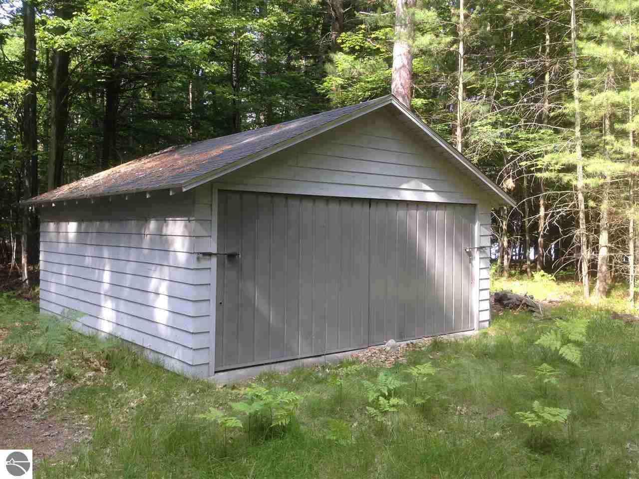 8804 Skegemog Point Road Williamsburg, MI 49690 - Photo 13 of 20 1787906-12.JPG