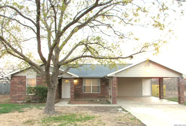 $199,500 | 606 Hon Avenue, Jourdanton, TX 78026
