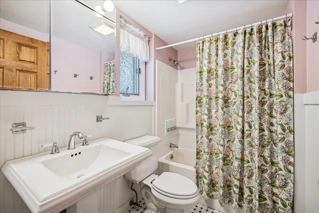 $695,000 | 25146 West Tower Drive, Tower Lakes, IL 60010