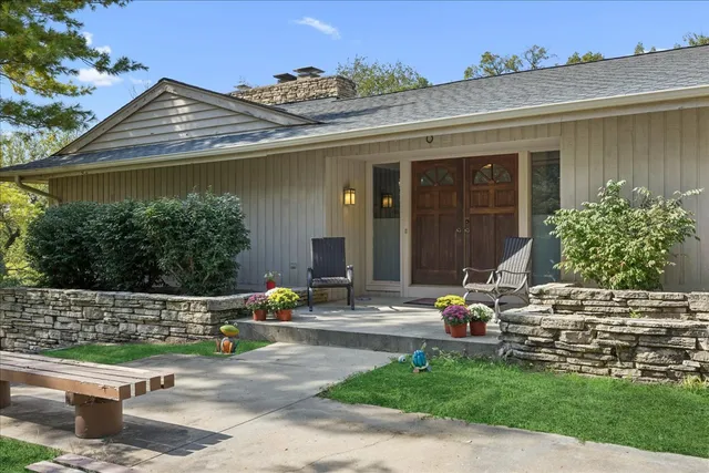 $695,000 | 25146 West Tower Drive, Tower Lakes, IL 60010