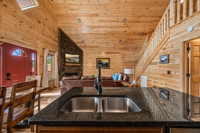 $625,000 | 240 Forrest Loop Way, Gatlinburg, TN 37738