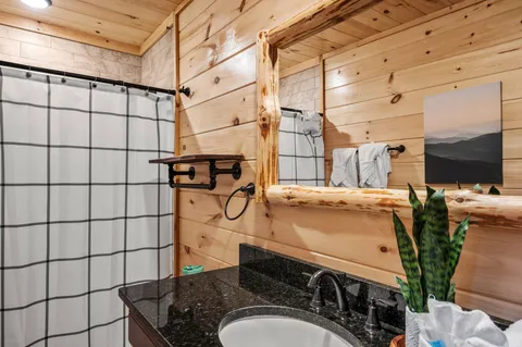 $625,000 | 240 Forrest Loop Way, Gatlinburg, TN 37738