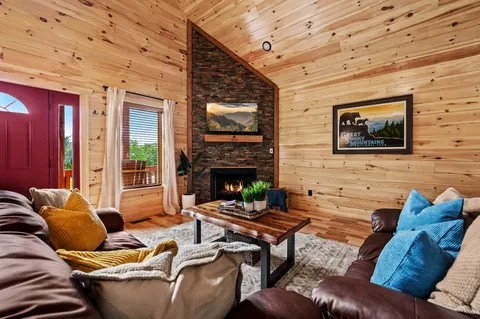 $625,000 | 240 Forrest Loop Way, Gatlinburg, TN 37738