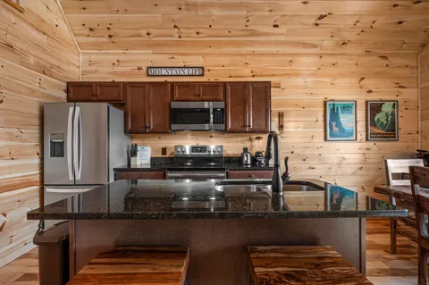 $625,000 | 240 Forrest Loop Way, Gatlinburg, TN 37738