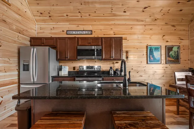 $625,000 | 240 Forrest Loop Way, Gatlinburg, TN 37738