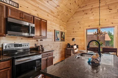 $625,000 | 240 Forrest Loop Way, Gatlinburg, TN 37738