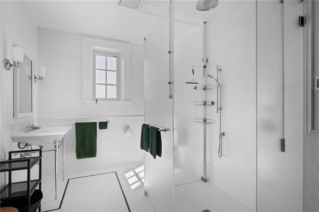 238 Highland Road Tiverton, RI 02878 - Photo 24 of 35