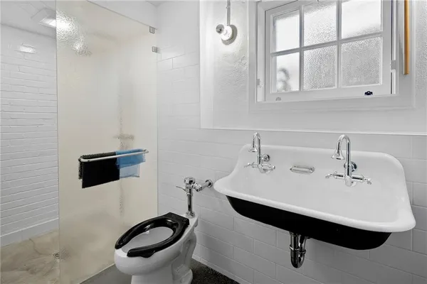 $7,000 | 238 Highland Road, Tiverton, RI 02878