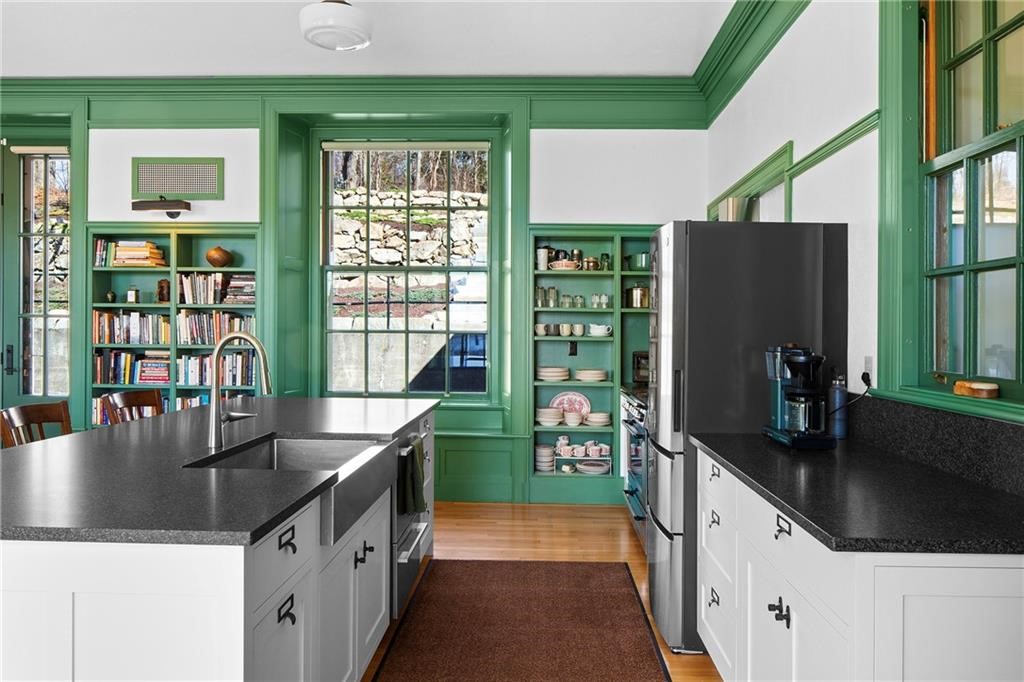 238 Highland Road Tiverton, RI 02878 - Photo 6 of 35