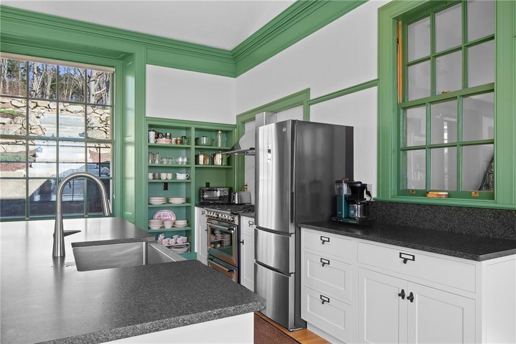 238 Highland Road Tiverton, RI 02878 - Photo 7 of 35