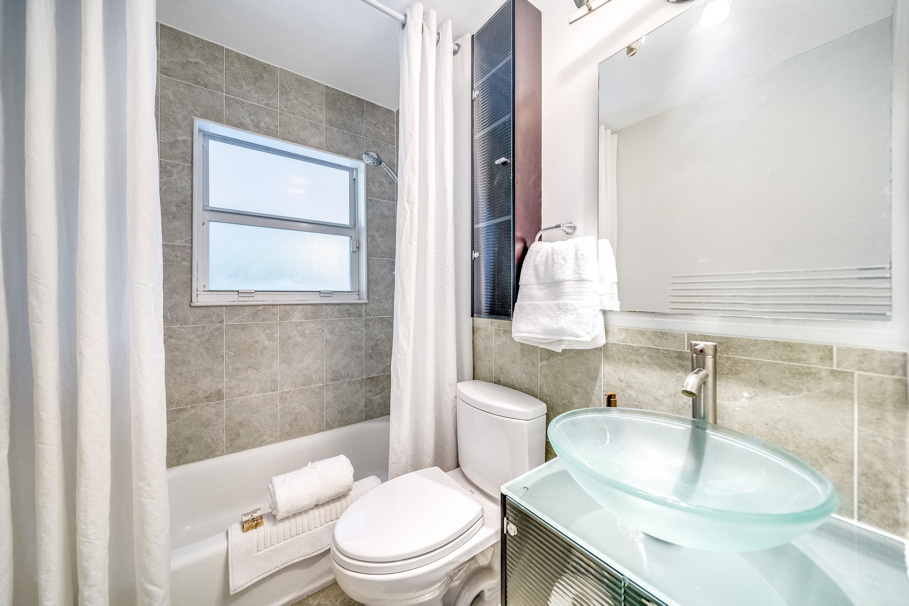 214 Northeast 10th Street Delray Beach, FL 33444 - Photo 17 of 32 Full bath 2