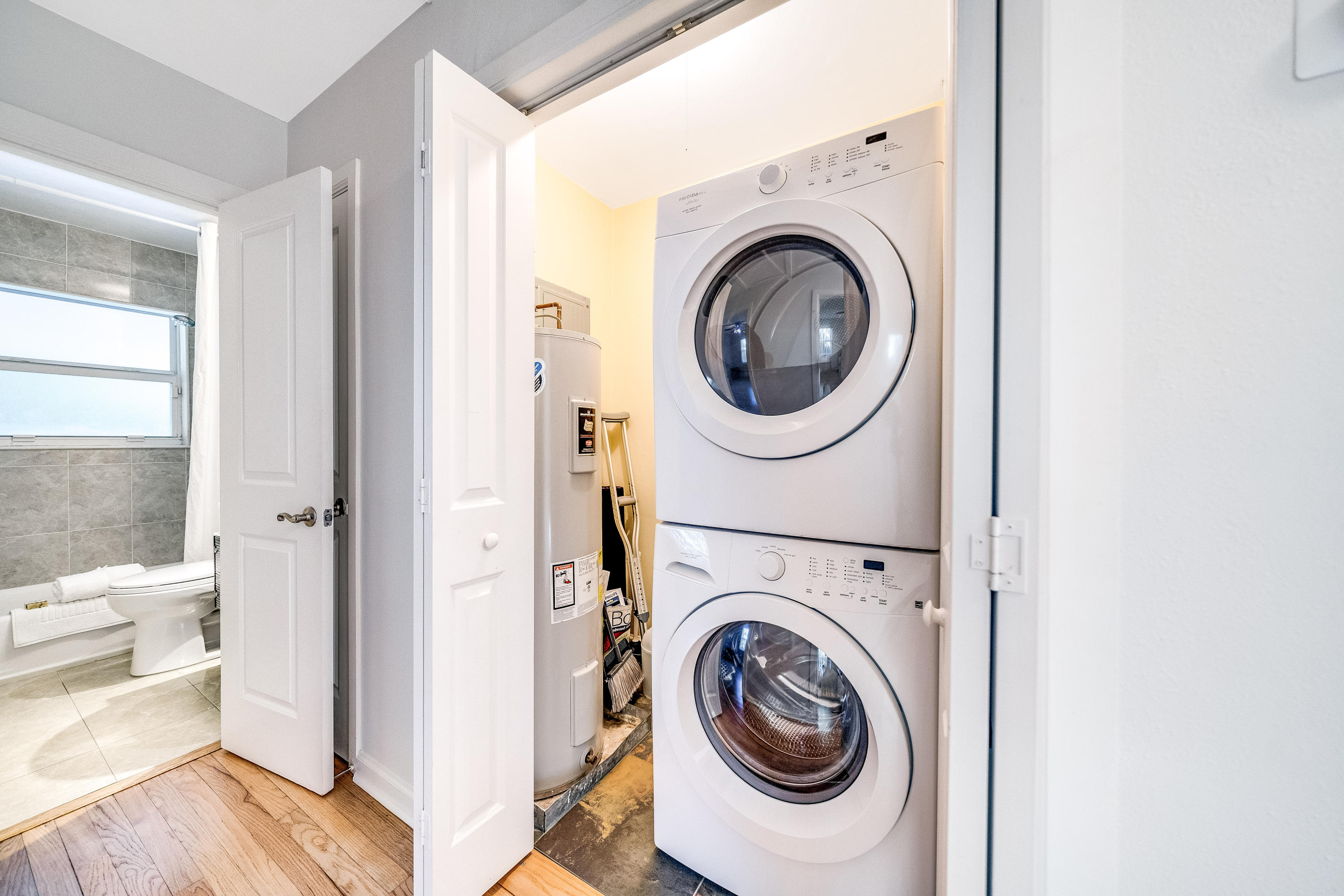 214 Northeast 10th Street Delray Beach, FL 33444 - Photo 18 of 32 Laundry