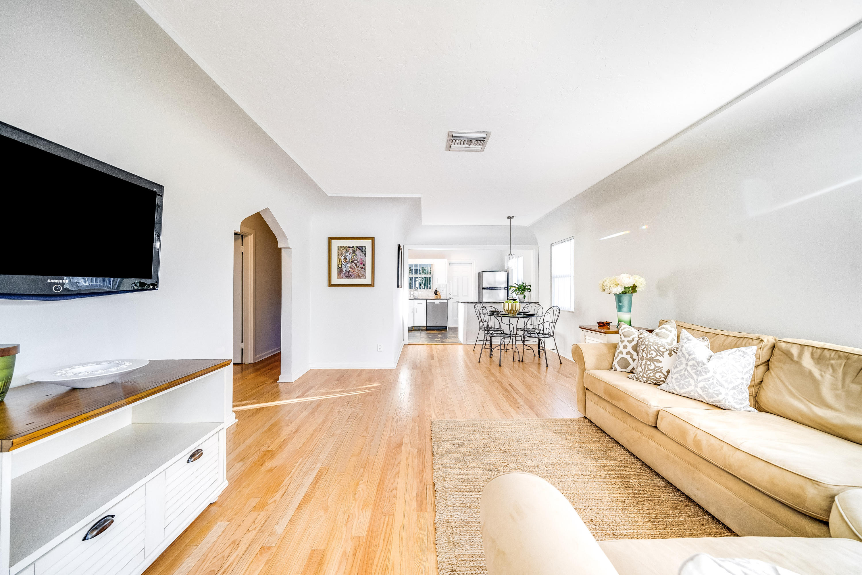 214 Northeast 10th Street Delray Beach, FL 33444 - Photo 3 of 32 _JOY7951