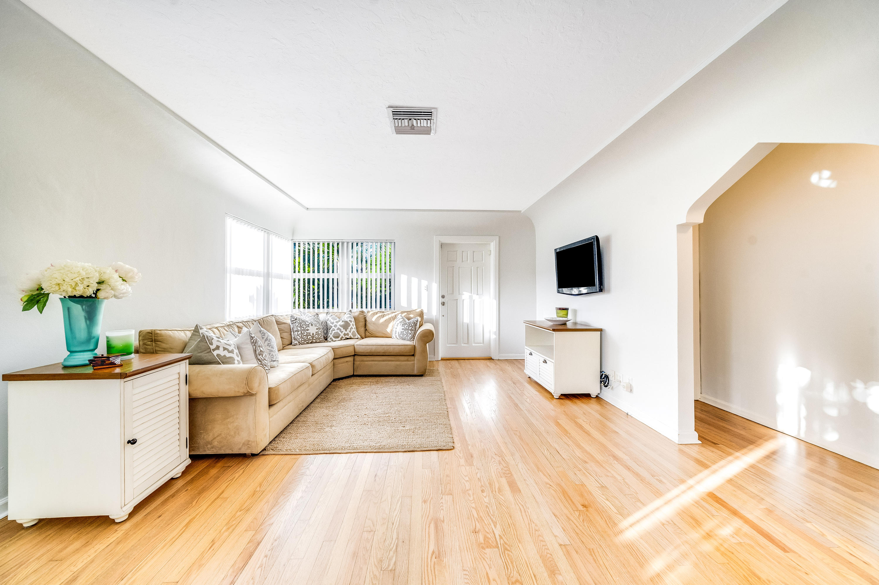 214 Northeast 10th Street Delray Beach, FL 33444 - Photo 5 of 32 _JOY7966