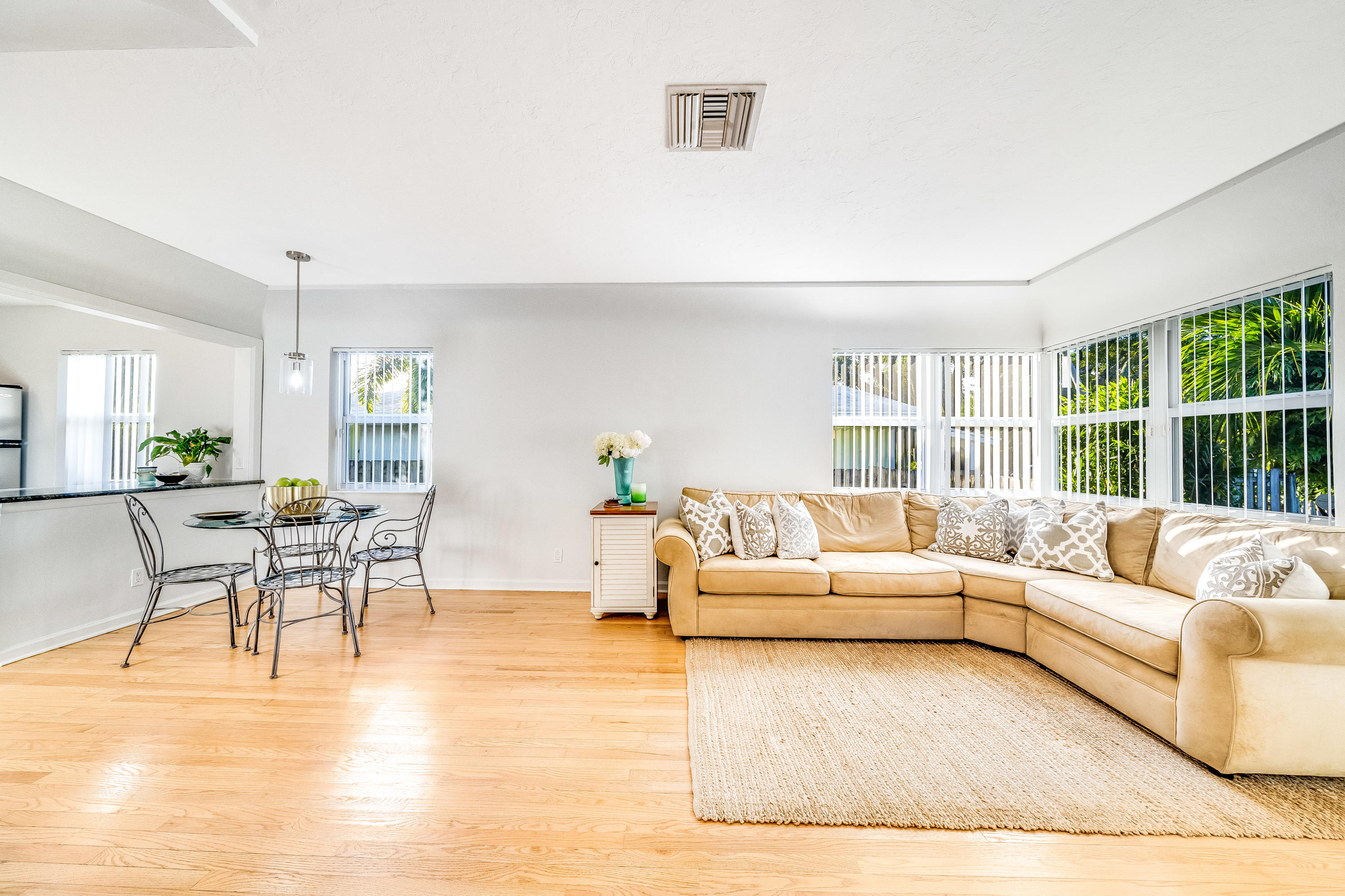 214 Northeast 10th Street Delray Beach, FL 33444 - Photo 6 of 32 _JOY7956