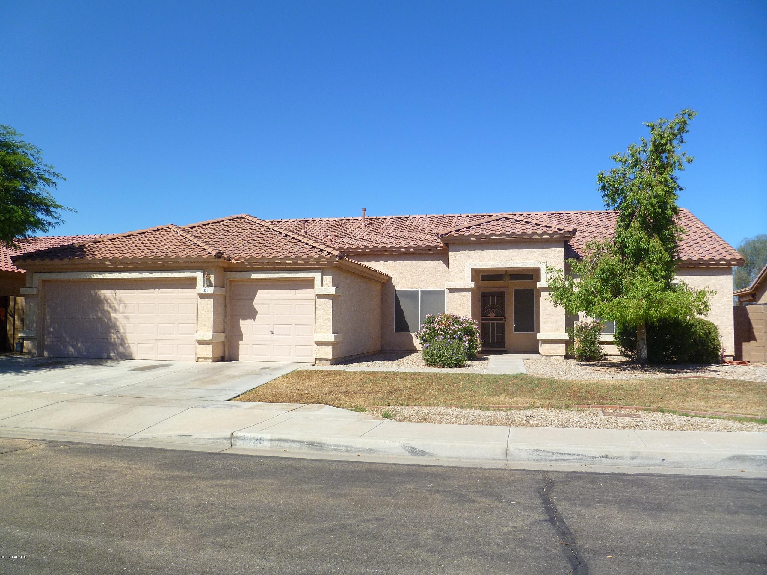 1426 East Darrel Road Phoenix, AZ 85042 - Photo 1 of 3 P1000472