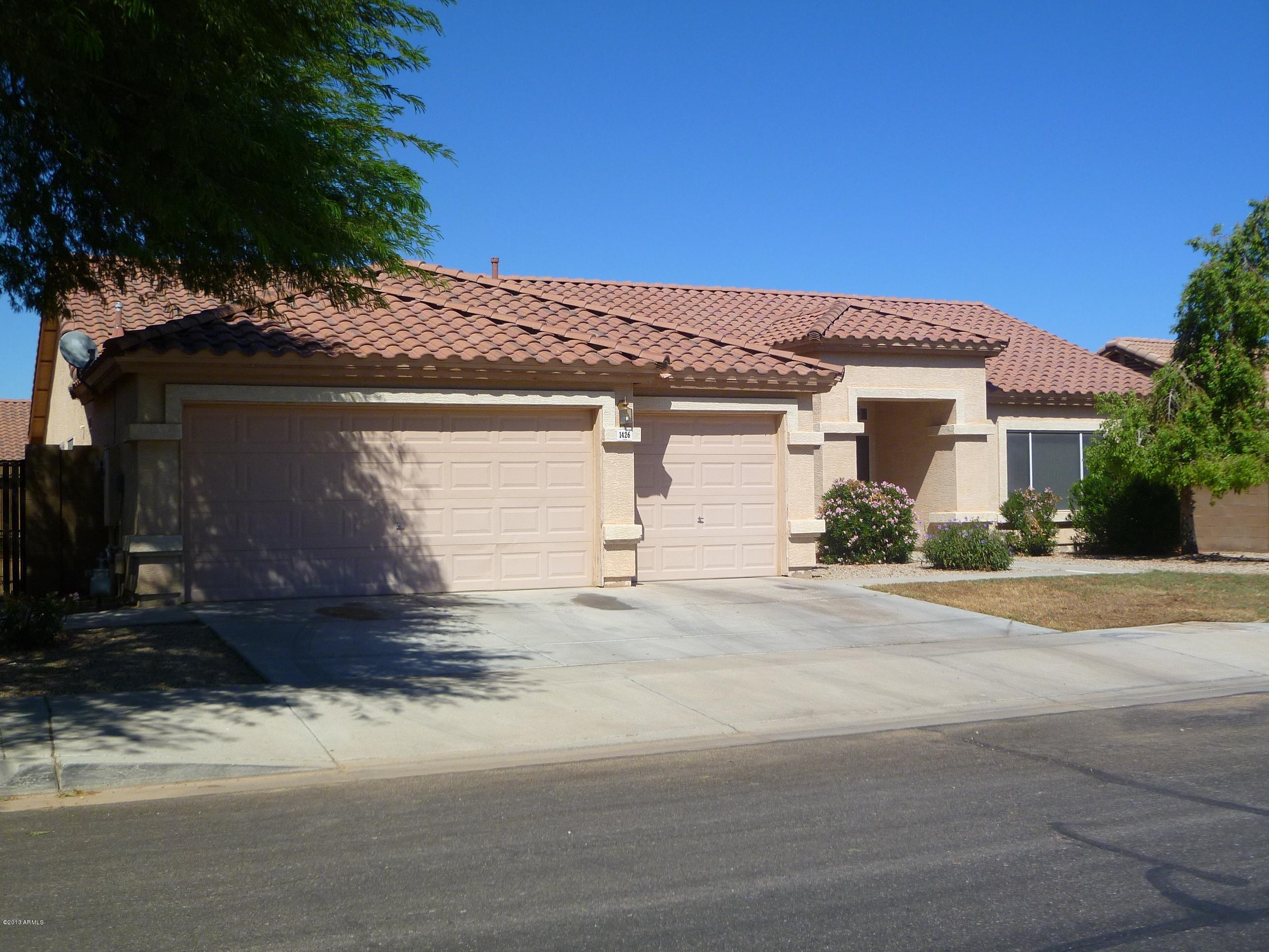 1426 East Darrel Road Phoenix, AZ 85042 - Photo 2 of 3 P1000473