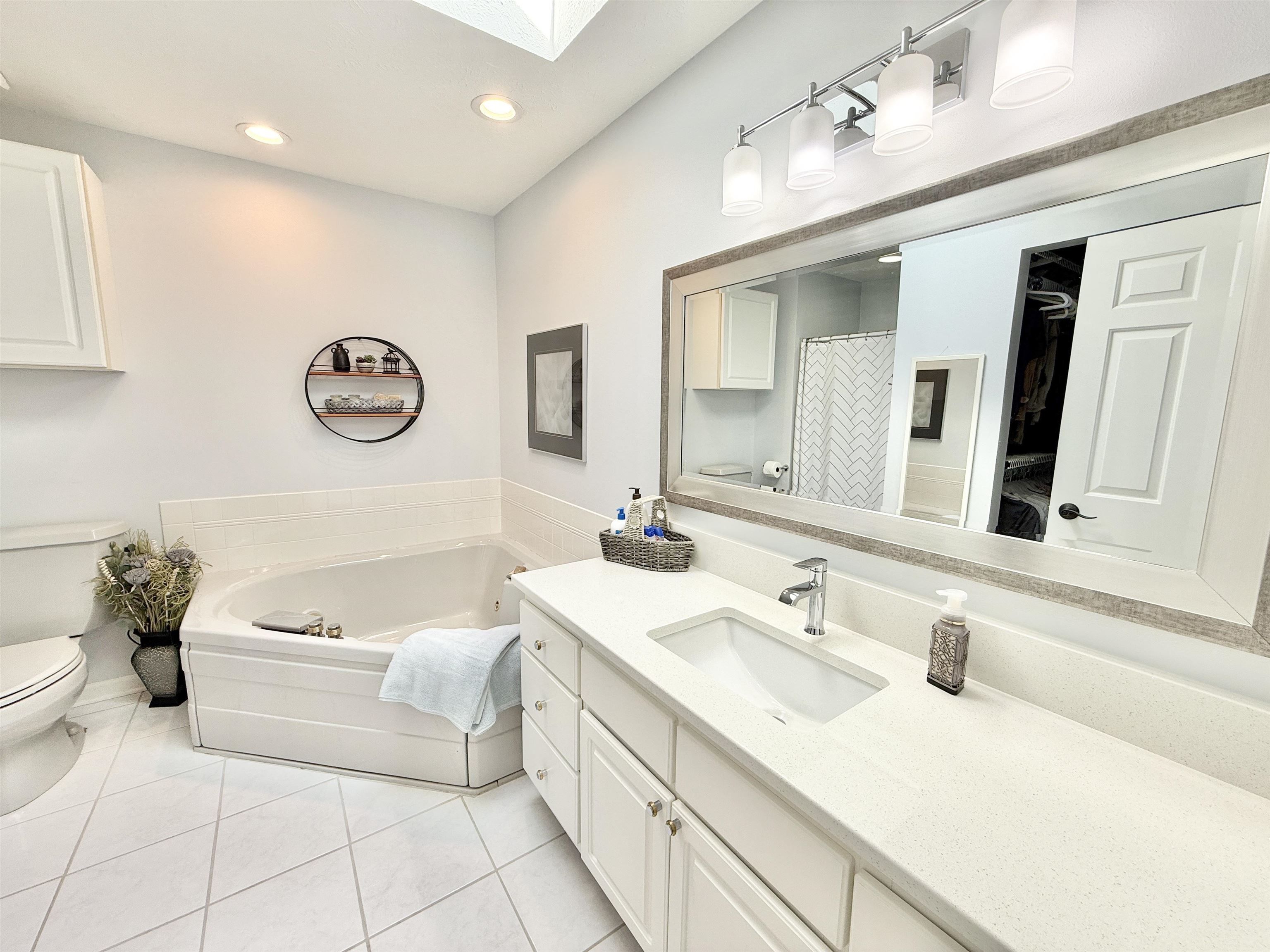 7188 Edwardsville Road Rockford, IL 61102 - Photo 31 of 73 a bathroom with a sink and a mirror