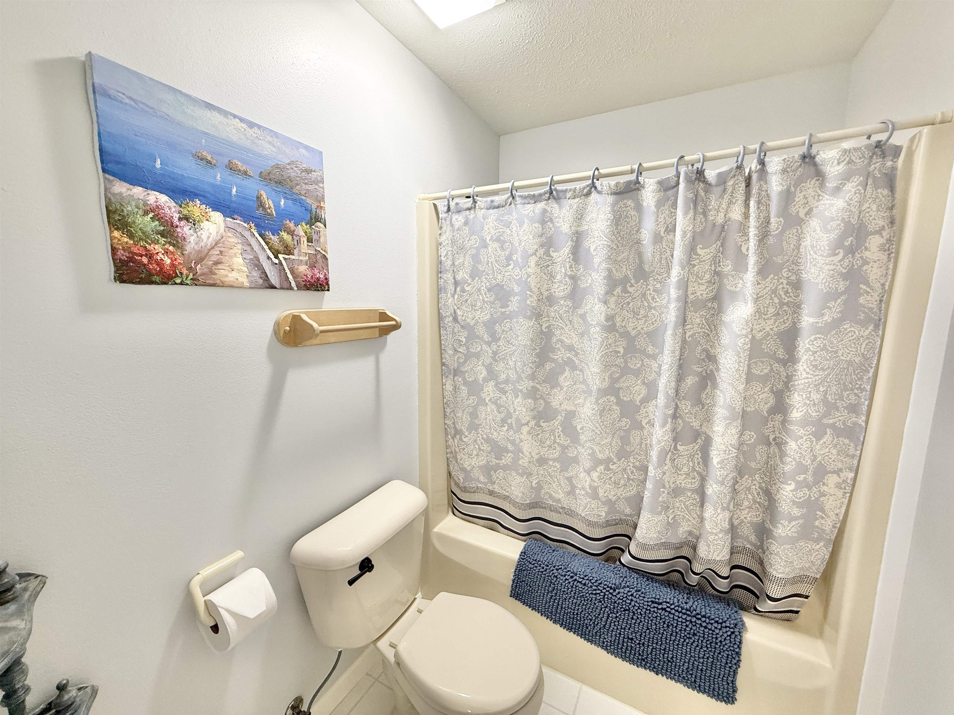7188 Edwardsville Road Rockford, IL 61102 - Photo 43 of 73 a bathroom with a toilet and a shower curtain