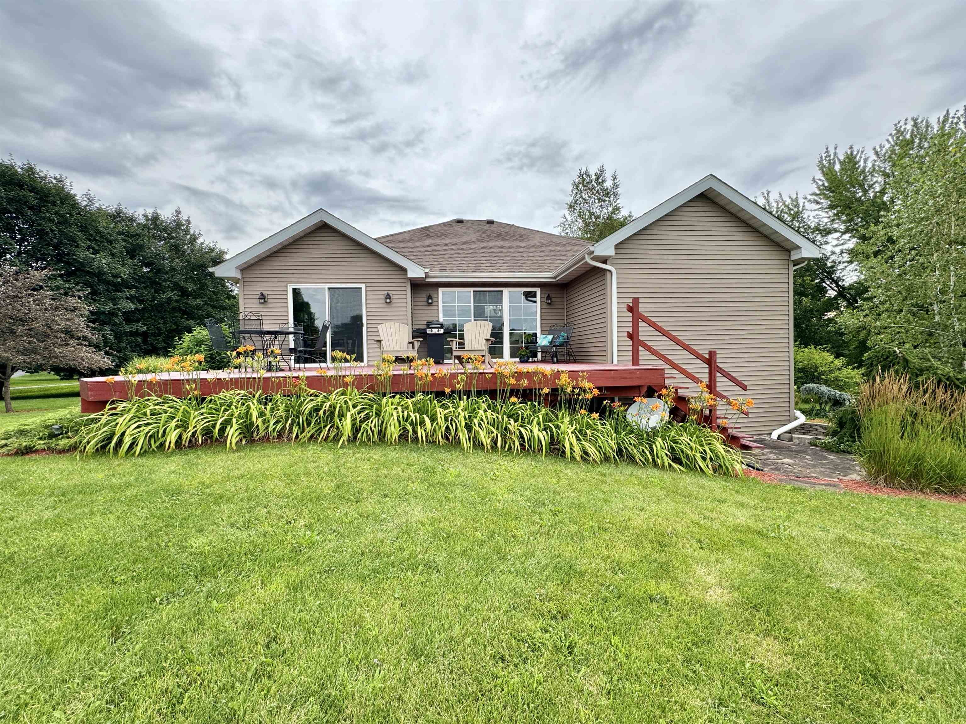 7188 Edwardsville Road Rockford, IL 61102 - Photo 48 of 73 a front view of a house with a yard and trees