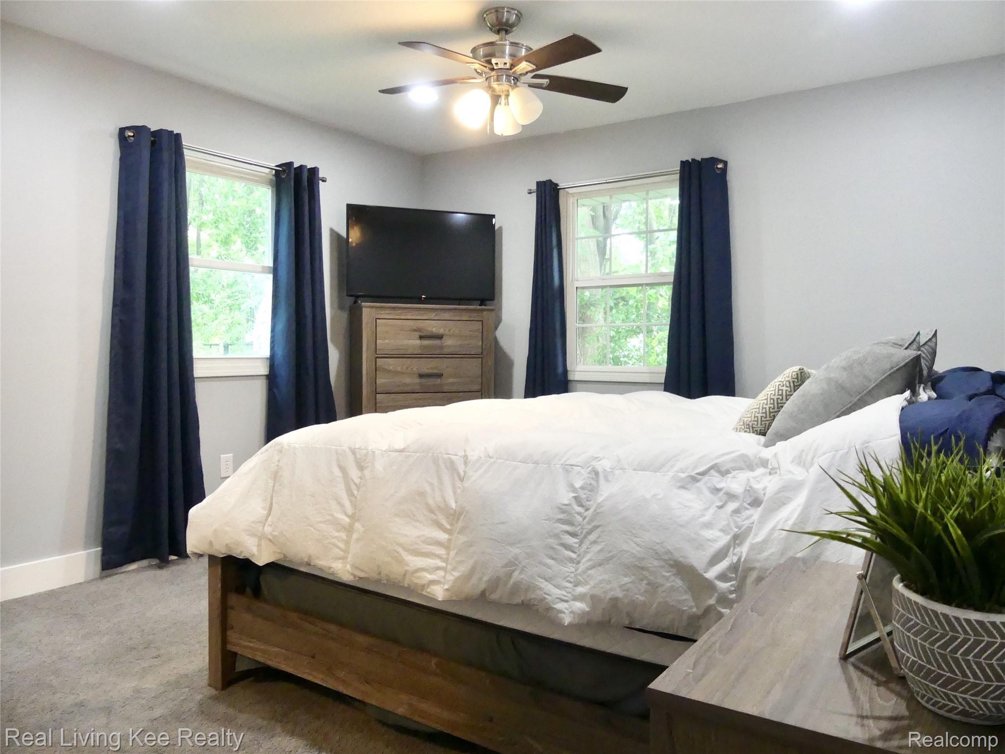 2889 Alexander Street Rochester, MI 48309 - Photo 12 of 30 Master bedroom