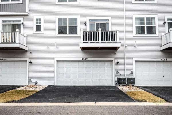 $499,000 | 4167 Chelsea Mnr Circle, Aurora, IL 60504