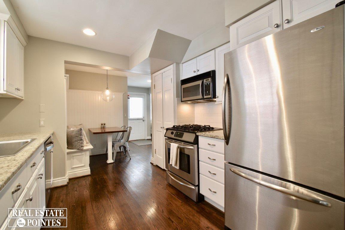 273 Merriweather Road Grosse Pointe Farms, MI 48236 - Photo 5 of 34