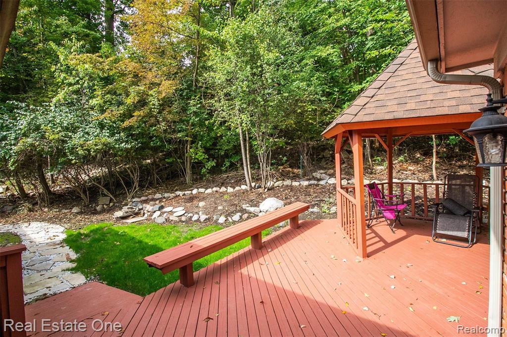 887 Woodridge Court Rochester, MI 48307 - Photo 13 of 39