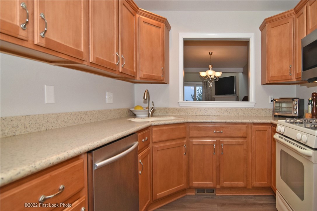 80 Fisher Road, Unit 93 Cumberland, RI 02864 - Photo 3 of 35
