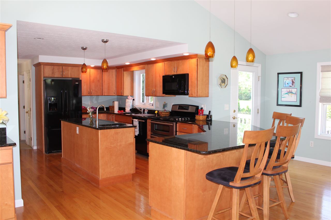 3 Hutton Street Nashua, NH 03060 - Photo 13 of 37