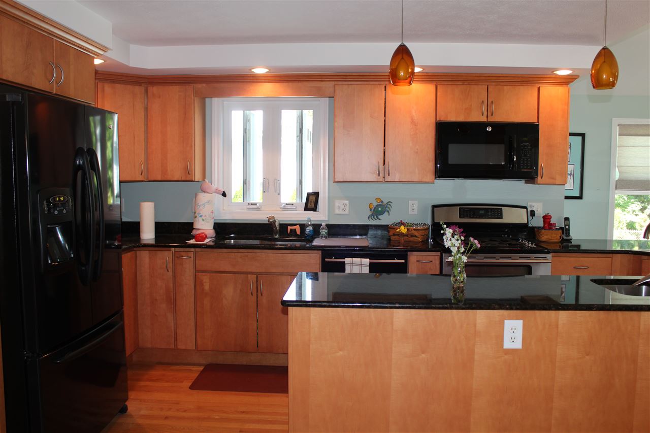 3 Hutton Street Nashua, NH 03060 - Photo 16 of 37