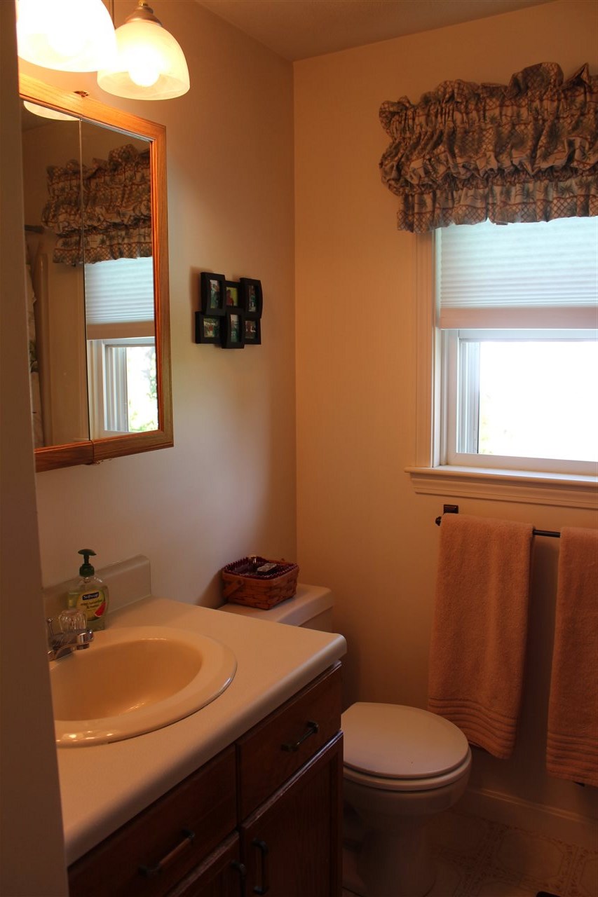 3 Hutton Street Nashua, NH 03060 - Photo 28 of 37