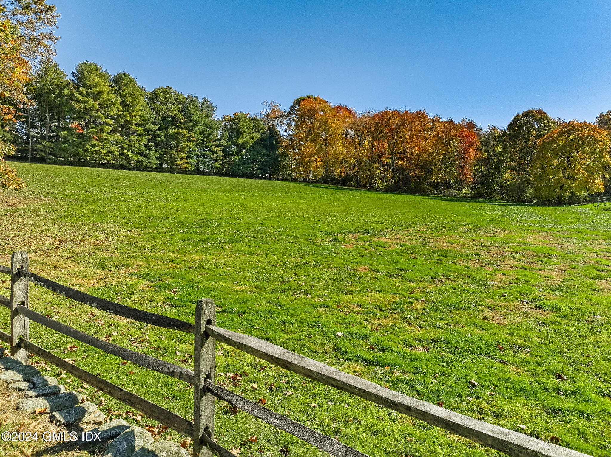528 Round Hill Road Greenwich, CT 06831 - Photo 11 of 13 528 Round Hill