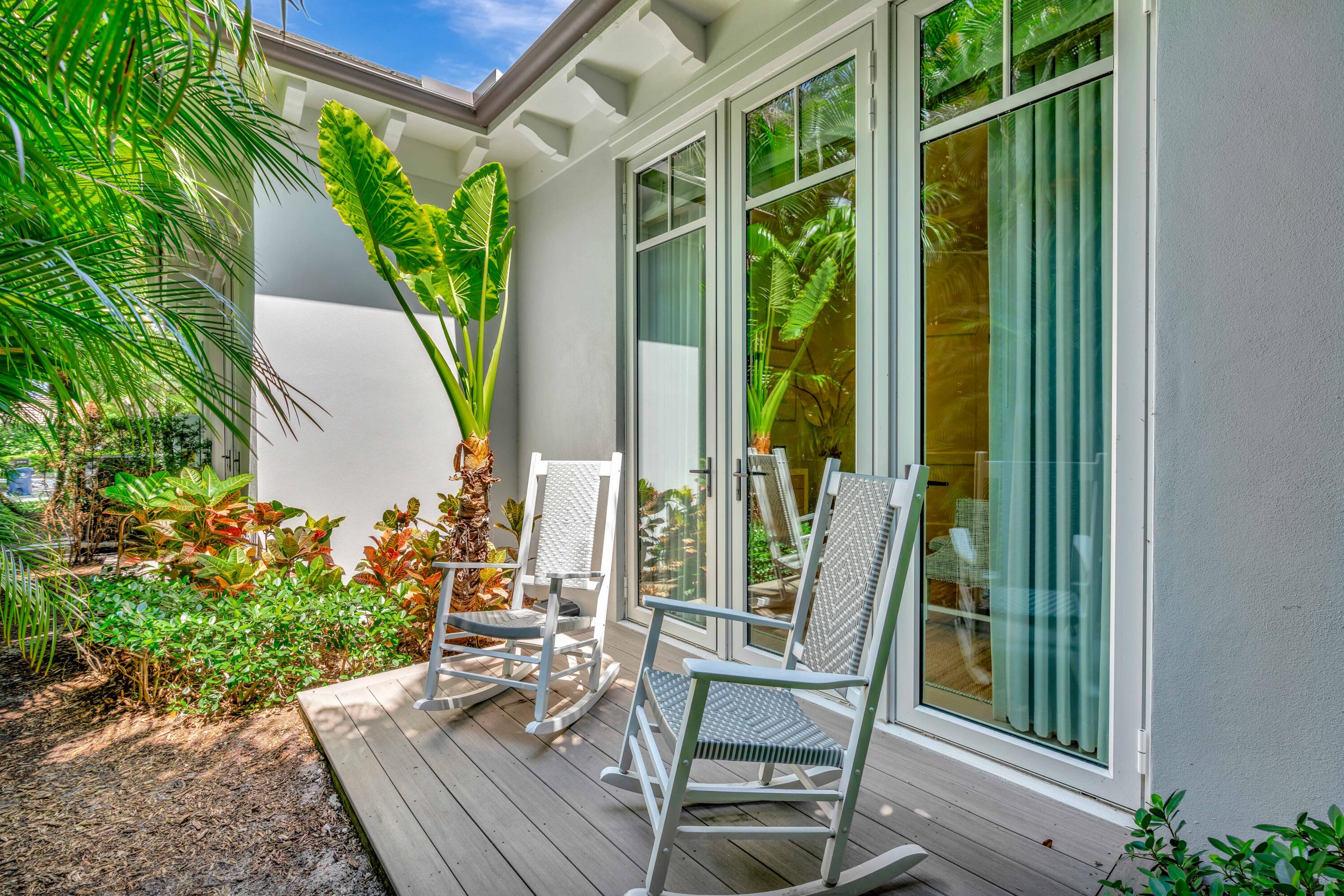 106 Micco Circle Jupiter, FL 33458 - Photo 37 of 49 Guest Outdoor Living