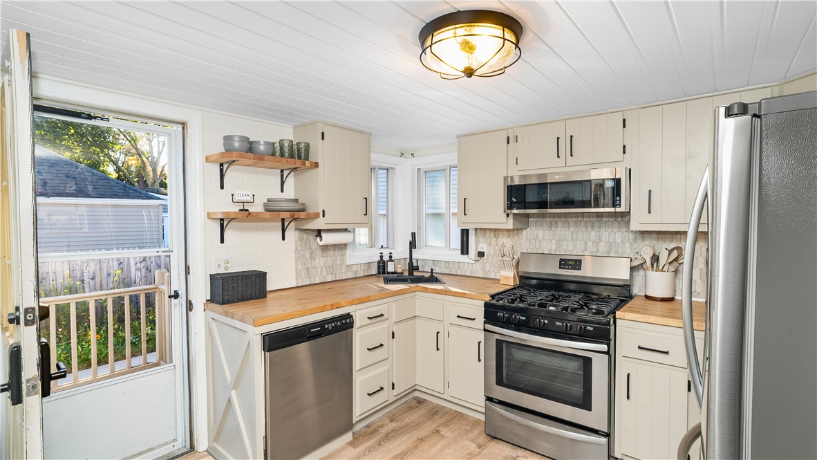 38 Parade Road Warwick, RI 02886 - Photo 10 of 35 Gallery Image 10