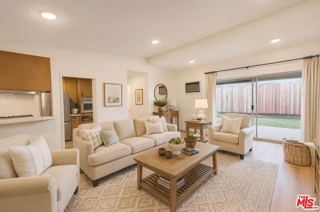 $2,595 | 12958 Valleyheart Drive, Unit 2, Studio City, CA 91604