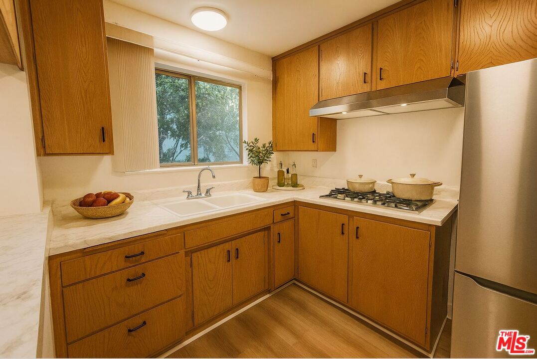 12958 Valleyheart Drive, Unit 2 Studio City, CA 91604 - Photo 5 of 14