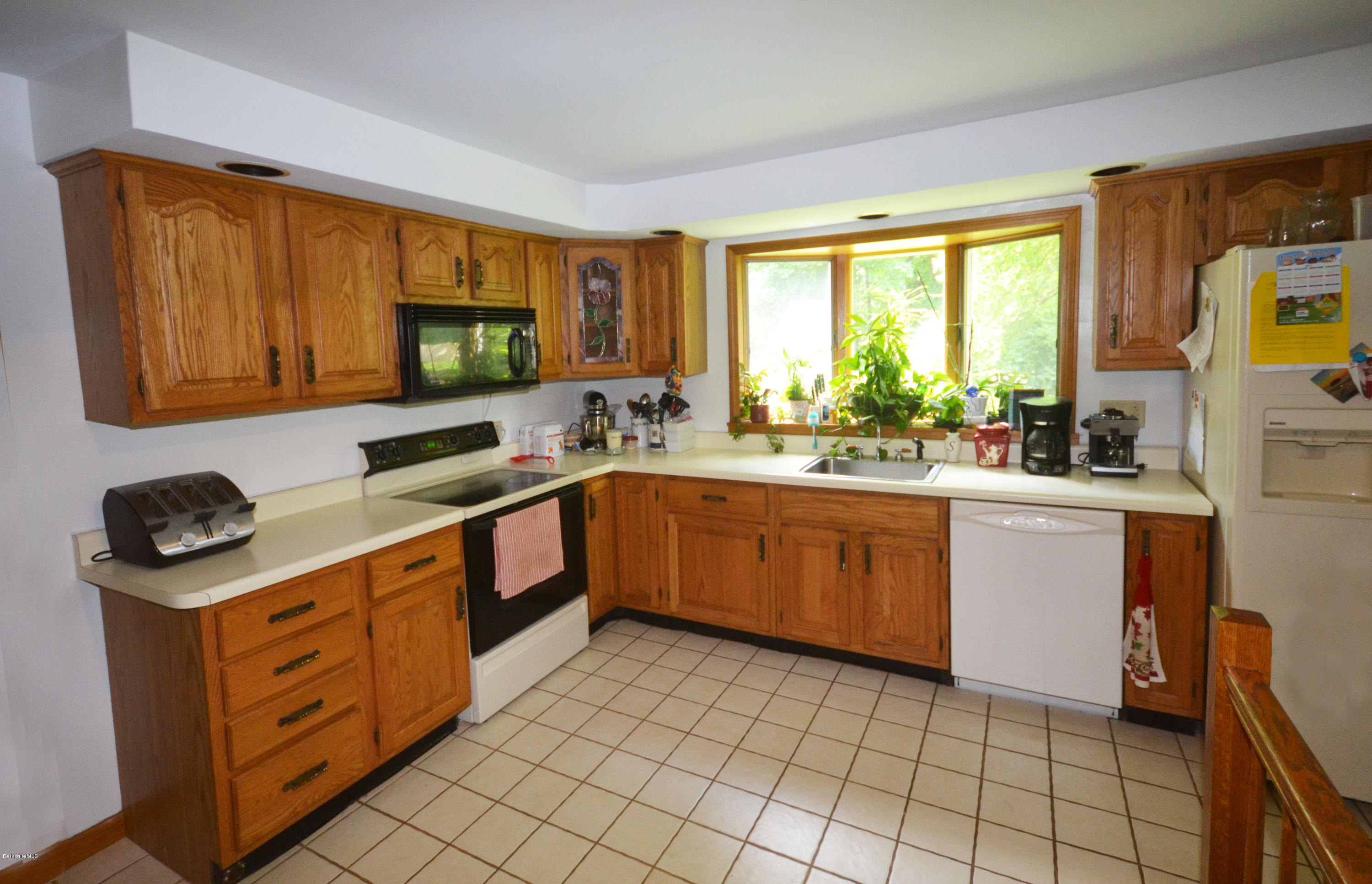 60 Eleanor Road Pittsfield, MA 01201 - Photo 11 of 27 Kitchen