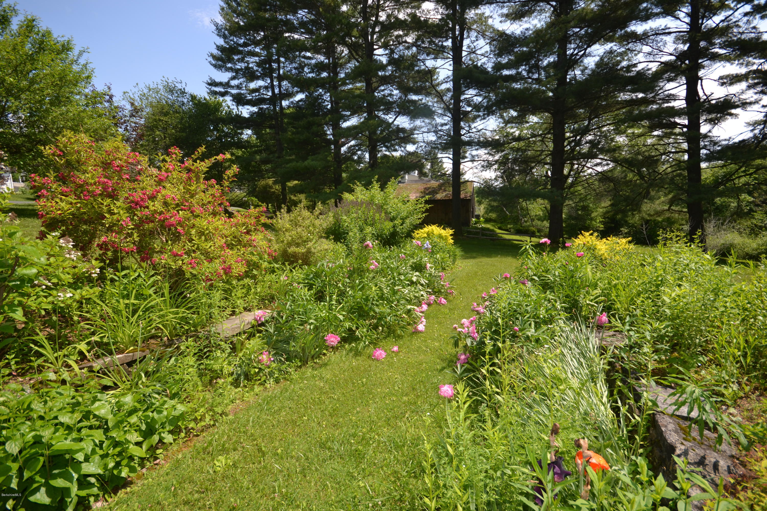 60 Eleanor Road Pittsfield, MA 01201 - Photo 22 of 27 Exterior Flower Gardens