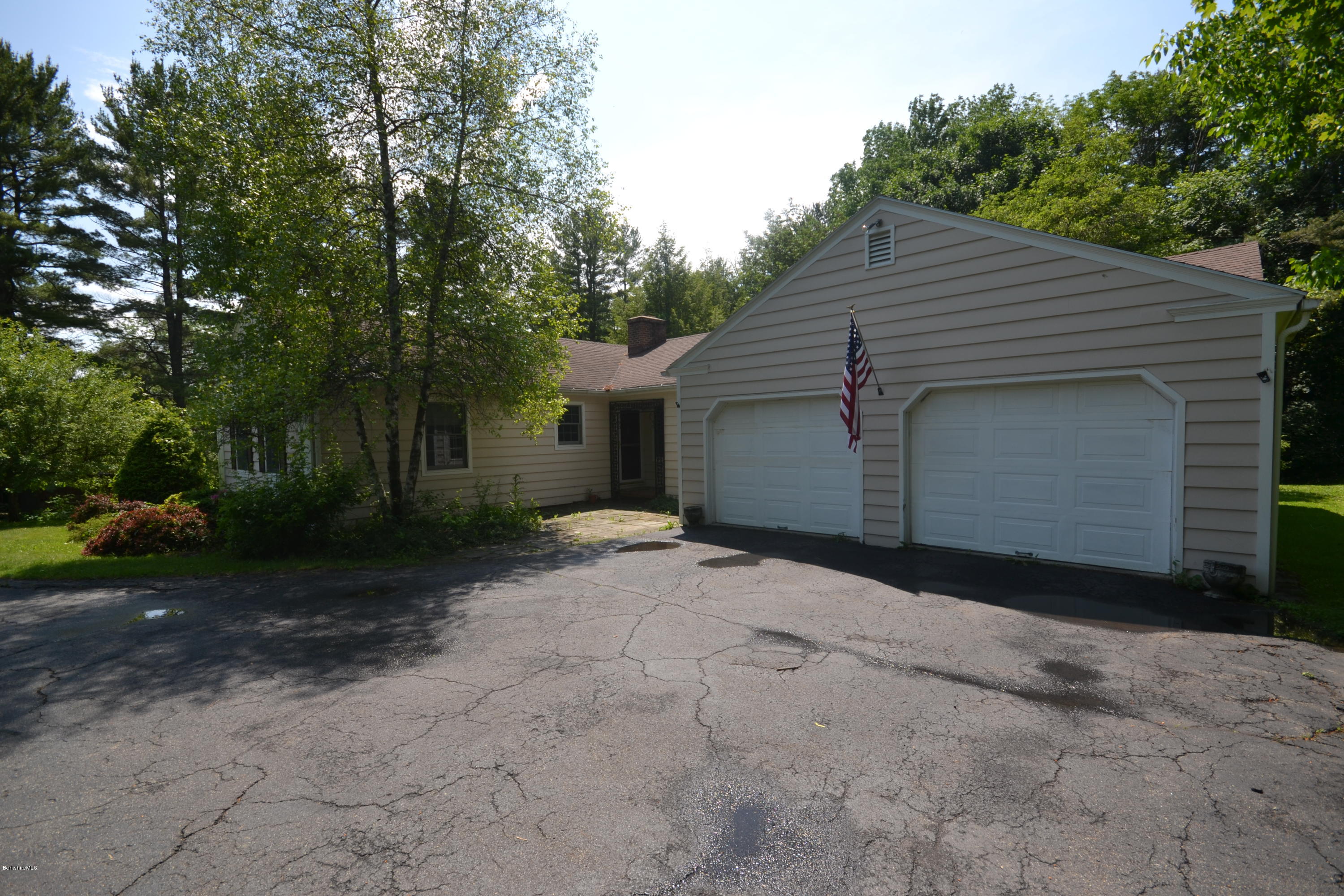 60 Eleanor Road Pittsfield, MA 01201 - Photo 4 of 27 Exterior Front