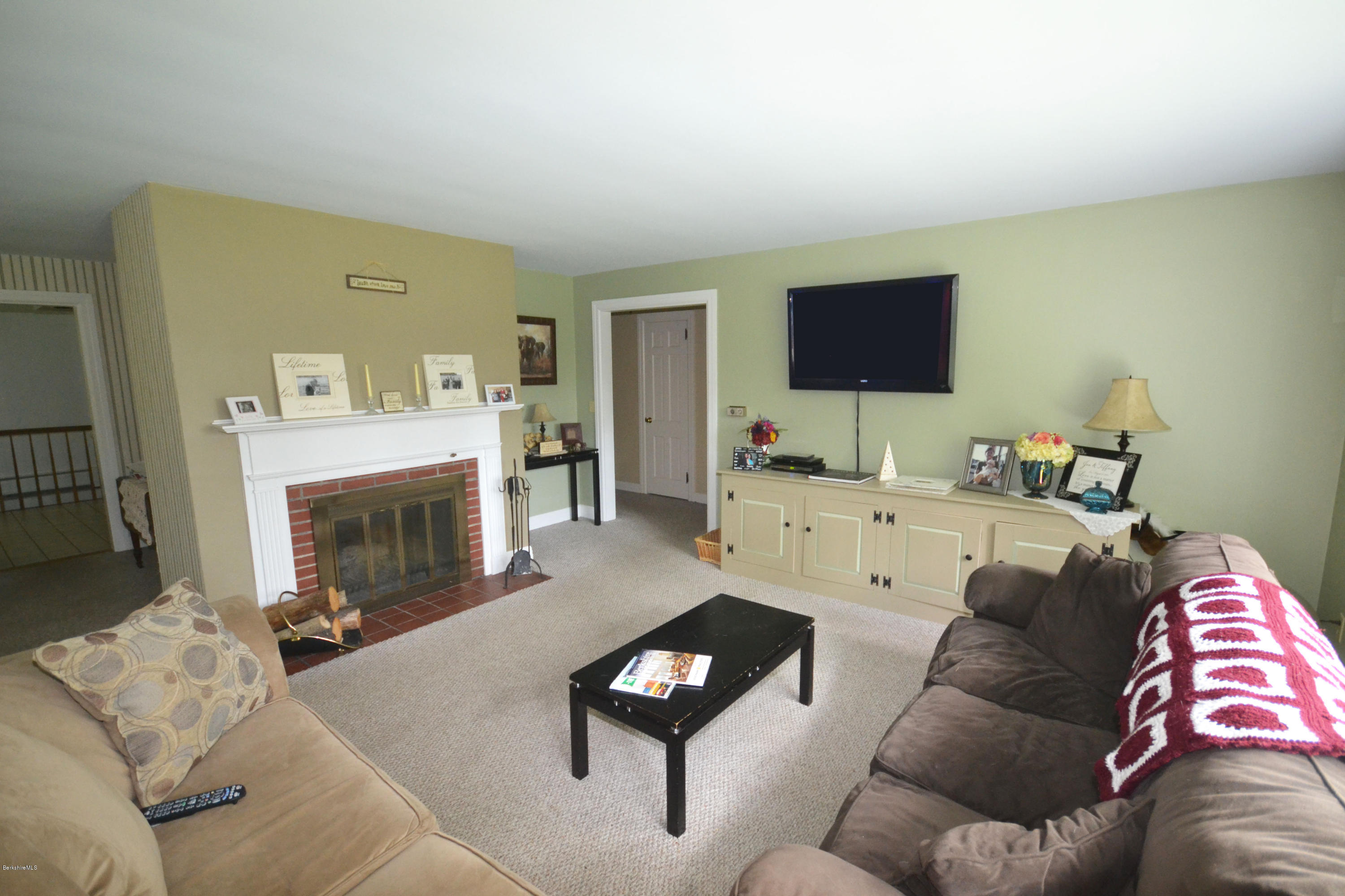 60 Eleanor Road Pittsfield, MA 01201 - Photo 6 of 27 Living Room