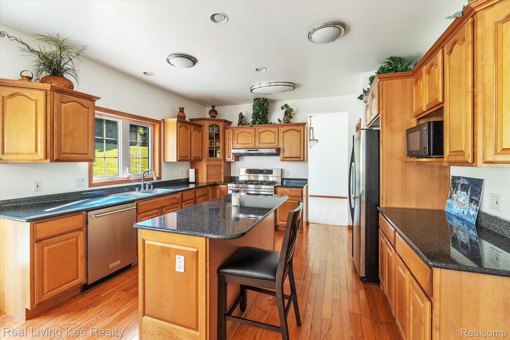 39 Fieldway Court Rochester, MI 48306 - Photo 16 of 55 16-39-Fieldway-Ct-WindowStill-Real-Estate-Photography-16.jpg