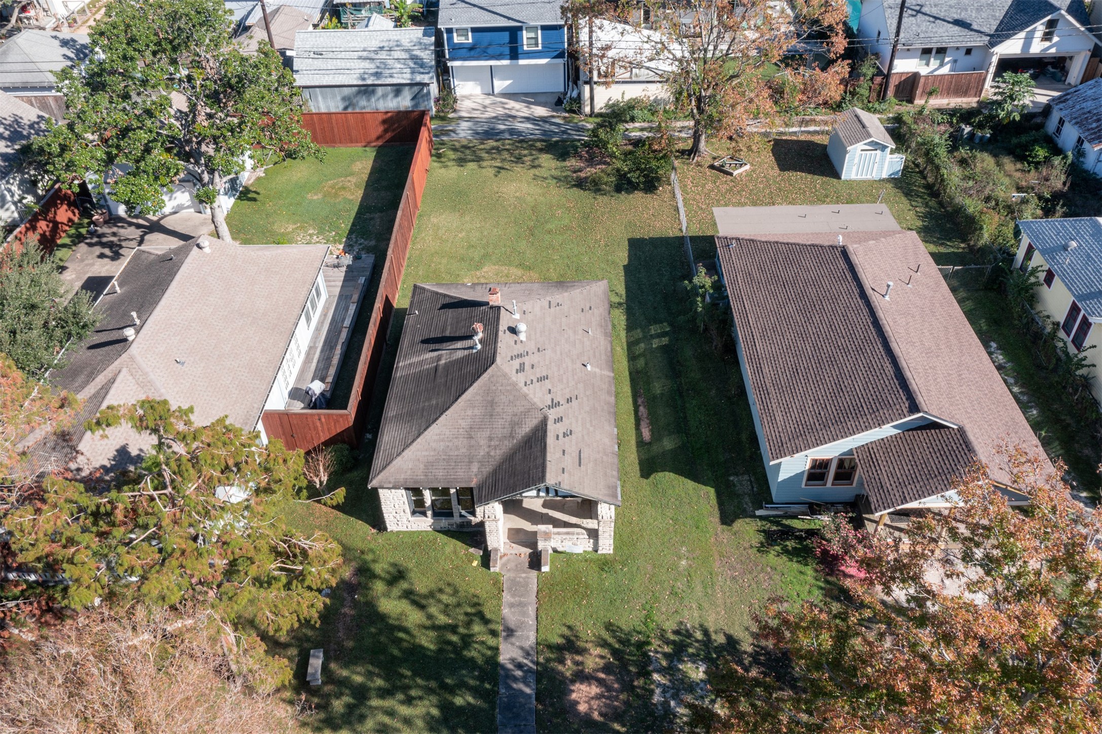 1118 Tulane Street Houston, TX 77008 - Photo 10 of 14 an aerial view of residential houses with outdoor space