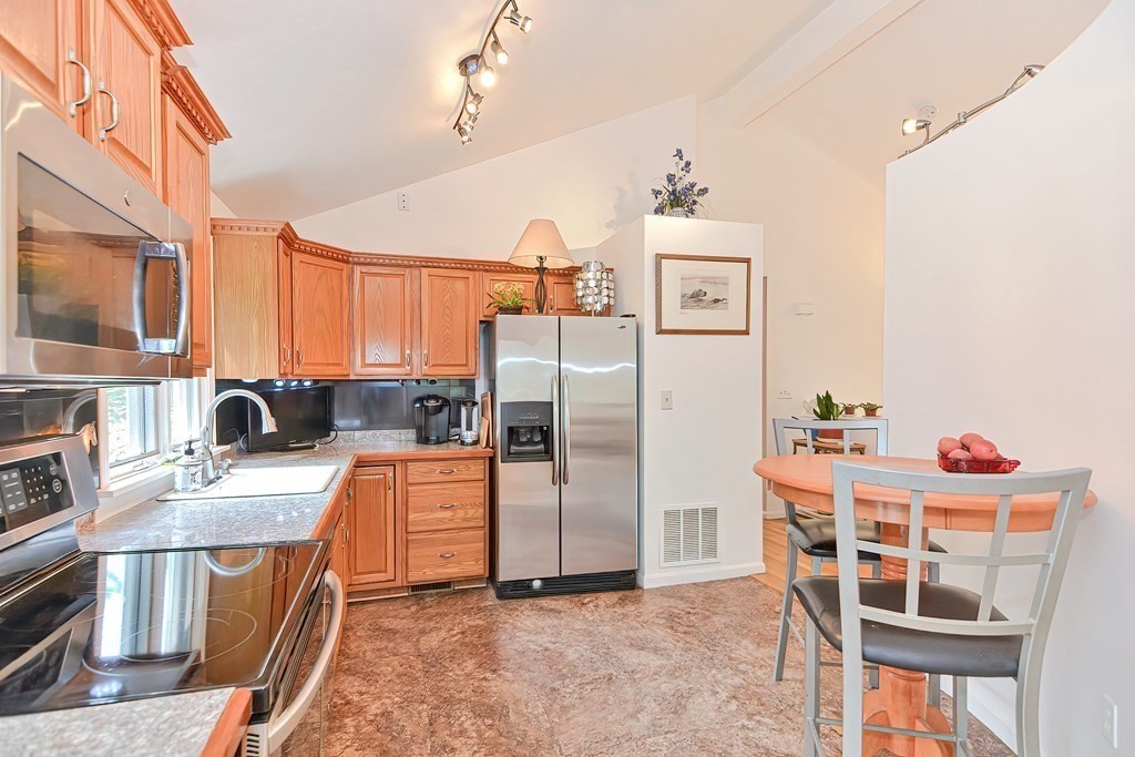 4 Parmenter Road Hudson, MA 01749 - Photo 11 of 39 Gallery Image 11
