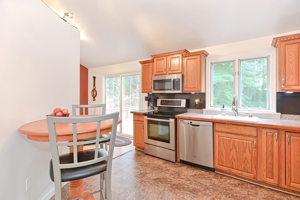 4 Parmenter Road Hudson, MA 01749 - Photo 10 of 39 Gallery Image 10