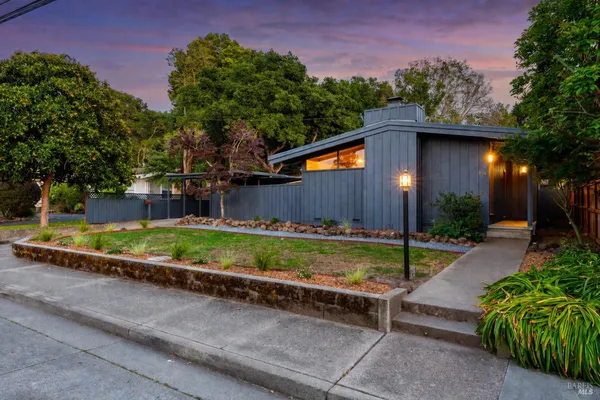 $925,000 | 626 Sunnyslope Avenue, Petaluma, CA 94952