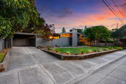$925,000 | 626 Sunnyslope Avenue, Petaluma, CA 94952
