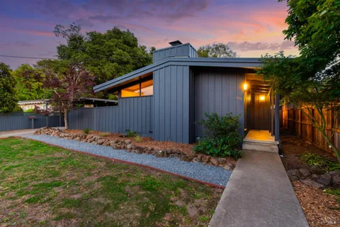 $925,000 | 626 Sunnyslope Avenue, Petaluma, CA 94952